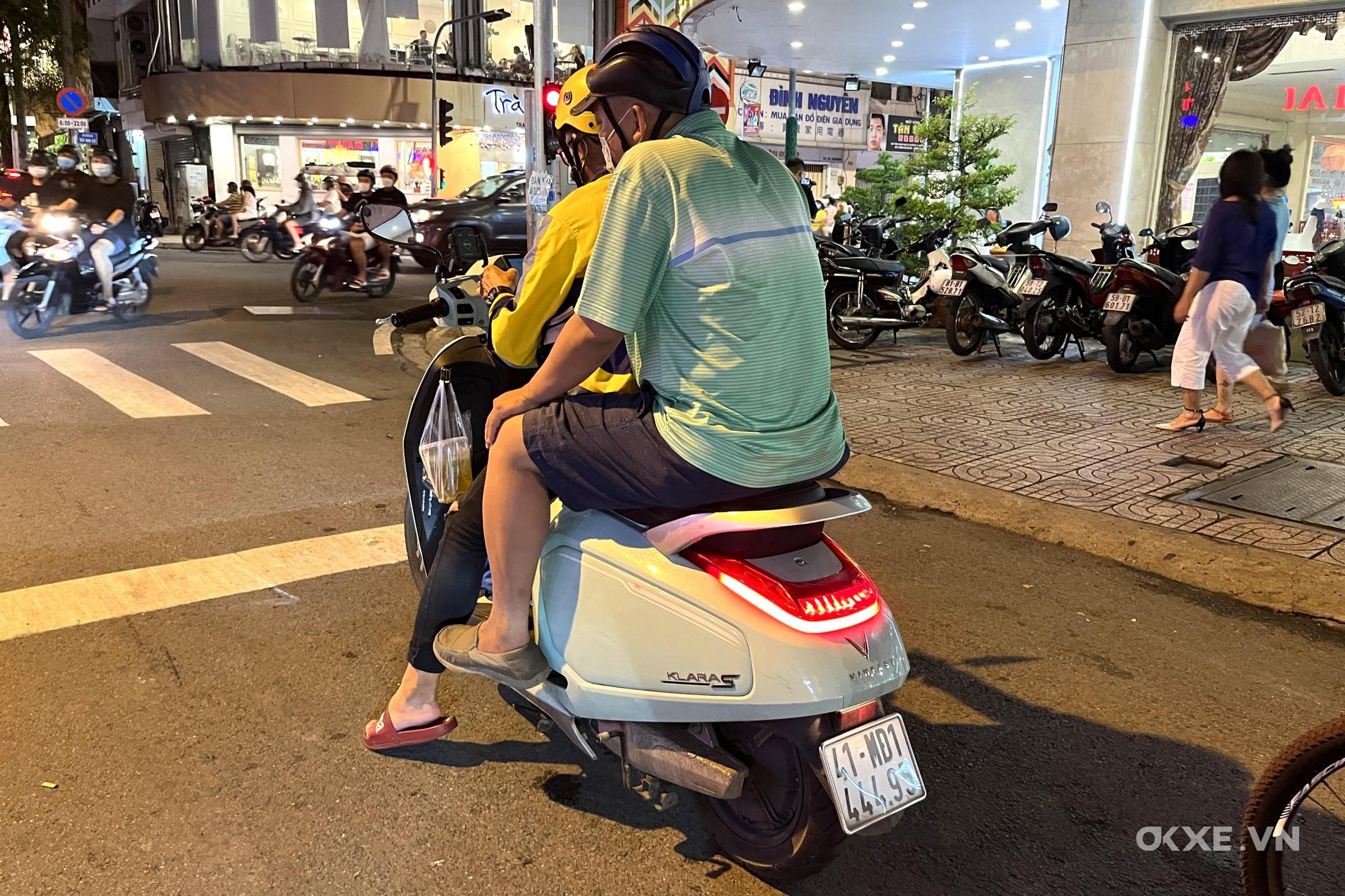 Hướng dẫn toàn diện về biển số xe điện VinFast: Thủ tục, quy định và kinh nghiệm thực tế 3 biển số xe điện VinFast - Hình 3