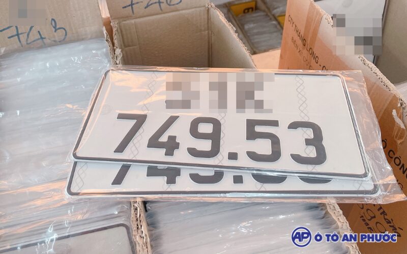 Biển số xe màu trắng là gì? Giải mã tất tần tật về biển số nền trắng chữ đen tại Việt Nam 2 biển số xe màu trắng là gì - Hình 2