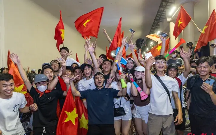 Lỗi Lạng Lách Trước Đầu Xe Ô Tô: Mức Phạt Và Hậu Quả