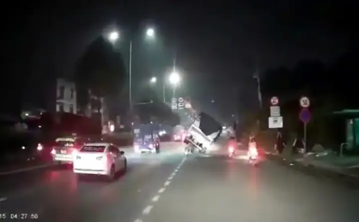 Xe Ô Tô Chạy Trên Đường Lát Bê Tông: Cần Biết Gì?