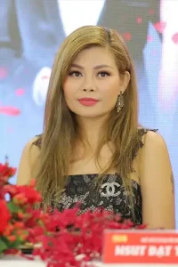 Ca Sĩ Ngồi Trên Xe Ô Tô Hát