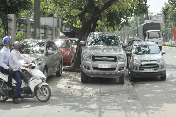 Mức Phạt Lỗi Đỗ Xe Song Song Với Một Xe Khác Đang Dừng, Đỗ