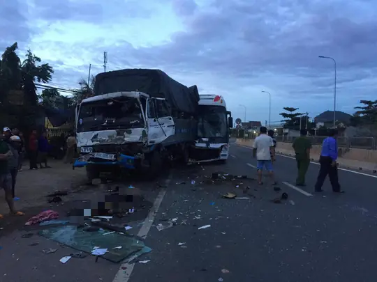 Csgt Truy Tìm Người Livestream Cảnh Gia Đình Ăn Nhậu Trên Đường Cao Tốc - Ảnh 1.