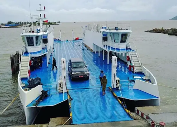 Một Số Lưu Ý Tài Xế Cần Biết Để Lái Xe An Toàn Qua Phà