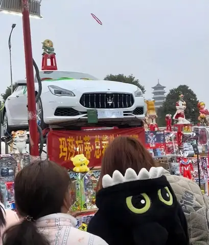 Nem Vong Trung Xe Hoi Anh 1