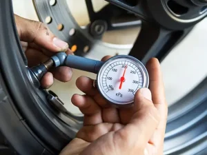 Kiểm Tra Áp Suất Lốp Thường Xuyên