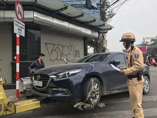 Phát Hiện Xe Ô Tô Sử Dụng Thiết Bị “thay Đổi” Biển Số, Cảnh Sát Giao Thông Sẽ Tạm Giữ Xe - Ảnh 1.