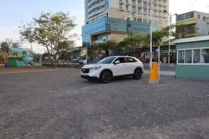 Bãi Giữ Xe Tại Khu Đất Ana Mandara (cũ) Trên Đường Trần Phú.