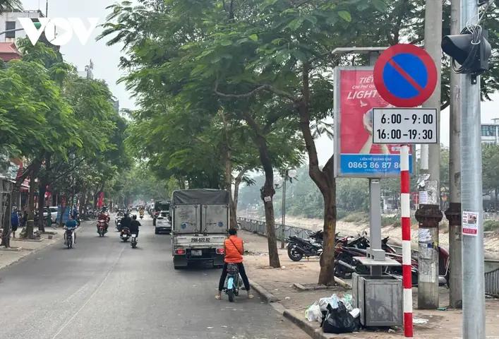 Bat Chap Bien Cam, O To Ngang Nhien Do Tran Lan Duoi Long Duong Hinh Anh 1