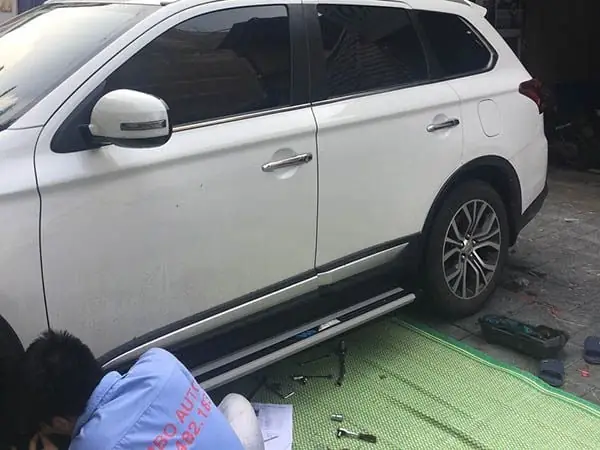 Bậc Dẫm Lên Xuống Xe Outlander | Bệ Lên Xuống Outander Lắp Đặt Chuyên Nghiệp Giá Tốt Nhất Ở Hà Nội.