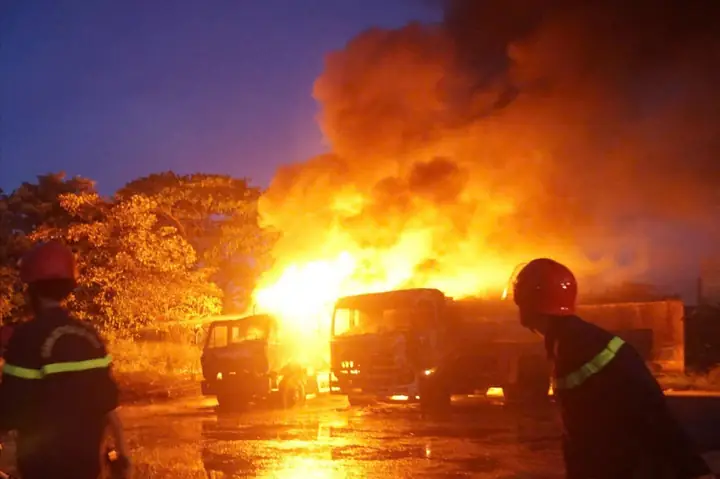 Bãi Xe Tự Phát Trong Khu Dân Cư Ở Đà Nẵng, Nỗi Lo An Toàn Phòng Cháy