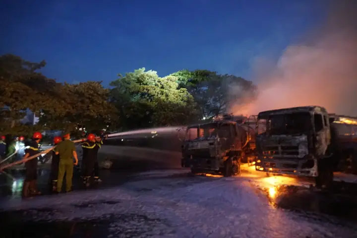 Bãi Xe Tự Phát Trong Khu Dân Cư Ở Đà Nẵng, Nỗi Lo An Toàn Phòng Cháy
