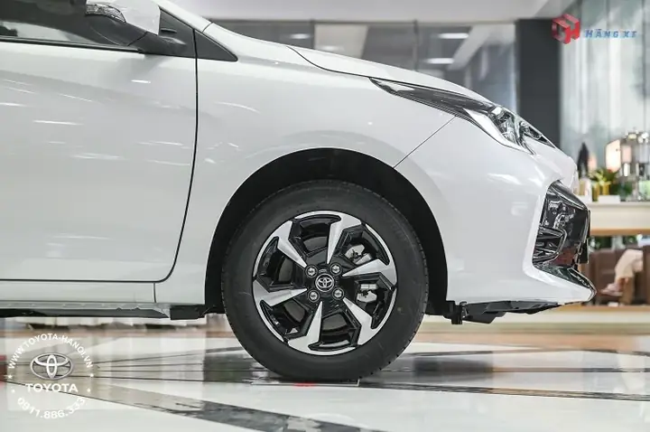 Thiết Kế Gương Chiếu Hậu Và Mâm Xe Toyota Vios E Cvt 2025