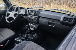 Ngoại Hình “cũ Kỹ”, Nội Thất Đơn Sơ