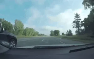 Bánh Xe Ô Tô Đang Quay: Hiểu Rõ Nguyên Lý, Cơ Chế Hoạt Động Và Ứng Dụng Trong An Toàn Lái Xe