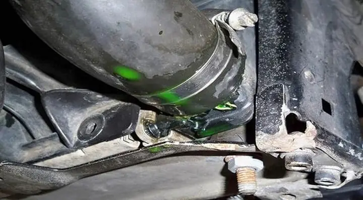 Thiếu Hoặc Rò Rỉ Nước Làm Mát