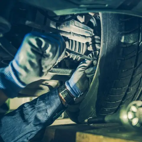 Làm Nghề Bảo Trì Xe Ô Tô Cần Chứng Chỉ Gì?