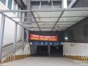 (lsvn) - Được Biết, Ngày 05/01/2025, Ban Quản Trị Tòa Nhà Park View Tower Đã Có Thông Báo Số 04/tb-bqt “về Việc Tạm Dừng Khai Thác Dịch Vụ Tại Hầm B2 Tòa Nhà Park View Tower” Gửi Cư Dân Sinh Sống Tại Tòa Nhà Park View Tower. Nội Dung Của Thông Báo Này Cho Biết, Do Công Ty Cổ Phần Đồng Phát (cđt) Và Ban Quản Trị Khóa 1 (bqt Khóa 1) Không Thực Hiện Đúng Cam Kết Của Mình Tại Các Biên Bản Bàn Giao, Cũng Như Thông Báo Của Ubnd Phường Vĩnh Hưng Và Ubnd Quận Hoàng Mai, Nên Từ Tháng 8/2023 Đến Nay Đã Xảy Ra Tranh Chấp Quyền Khai Thác, Vận Hành, Thu Phí Phần Diện Tích Trông Giữ Xe Giữa Cđt Với Các Cư Dân Là Chủ Sở Hữu Xe Ô Tô Gửi Tại Tầng Hầm B2 Tòa Nhà Park View Tower.