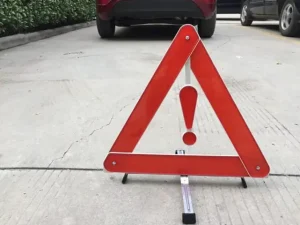 Cach Dat Bien Canh Bao Dung Do Xe O To An Toan - Hinh Anh 1