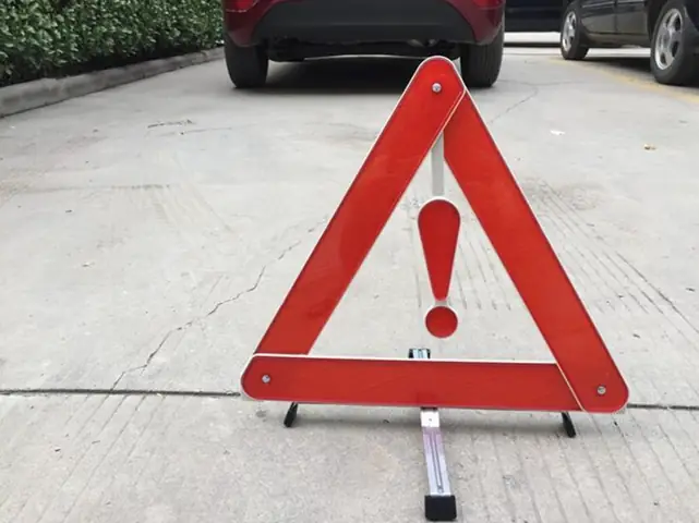 Cach Dat Bien Canh Bao Dung Do Xe O To An Toan - Hinh Anh 1