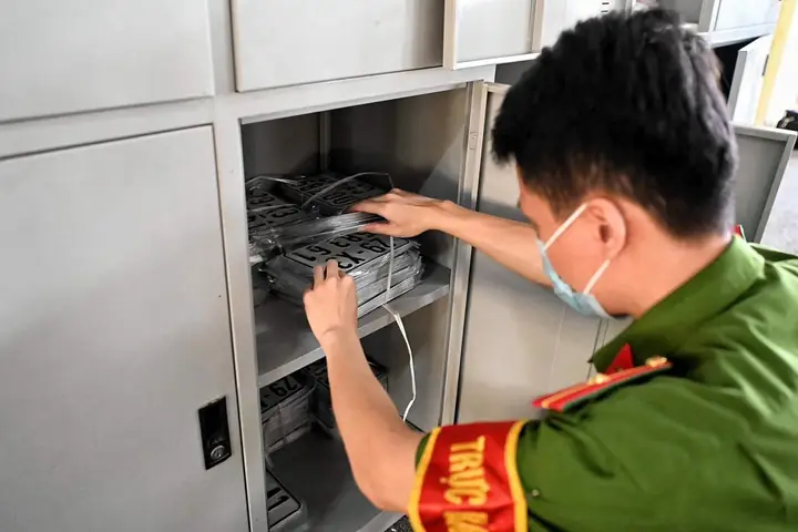 Theo Đại Diện Cục Cảnh Sát Giao Thông, Sẽ Không Giới Hạn Số Lượng Biển Số Định Danh Của Mỗi Người Dân - Ảnh: Hồng Quang