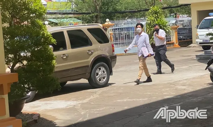 Tã I Xáº¿ Vã Vá» Luáº­t Sæ° Lãªn Xe Biá»n Sá» Ra Vá» T