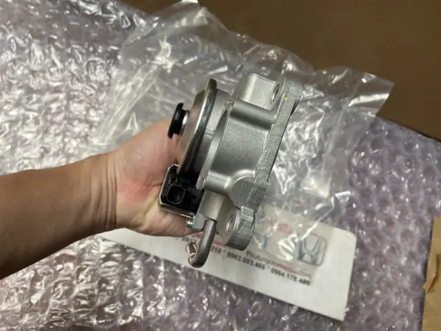 Quyền Lợi Của Khách Hàng Khi Mua Bơm Tay Xe Tại Phụ Tùng Mitsubishi An Việt: