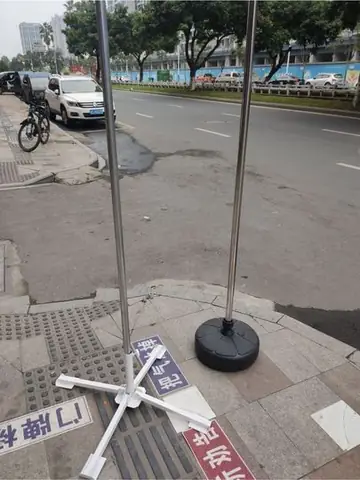 Bộ Xe Ô Tô Xây Dựng Và Biển Báo: Dạy Bé An Toàn Giao Thông