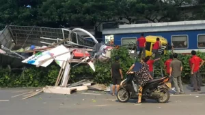 Bộ Xe Ô Tô Xây Dựng Và Biển Báo: Dạy Bé An Toàn Giao Thông