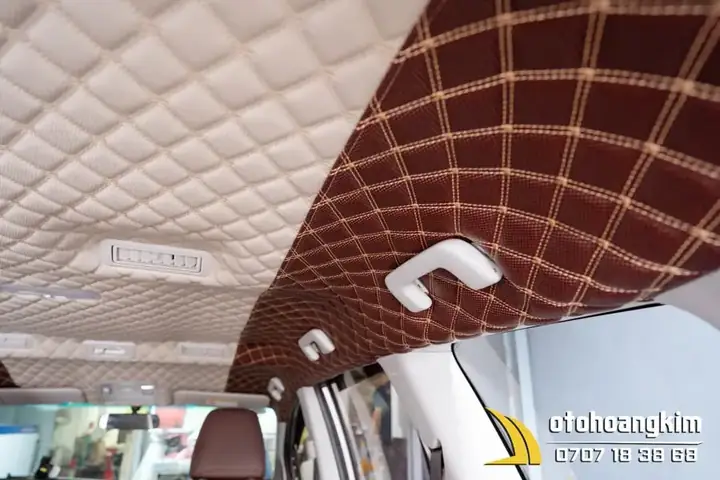 2. Một Số Hình Ảnh Thực Tế Bọc La Phông Trần 5d Xe 7 Chỗ Tại Ô Tô Hoàng Kim