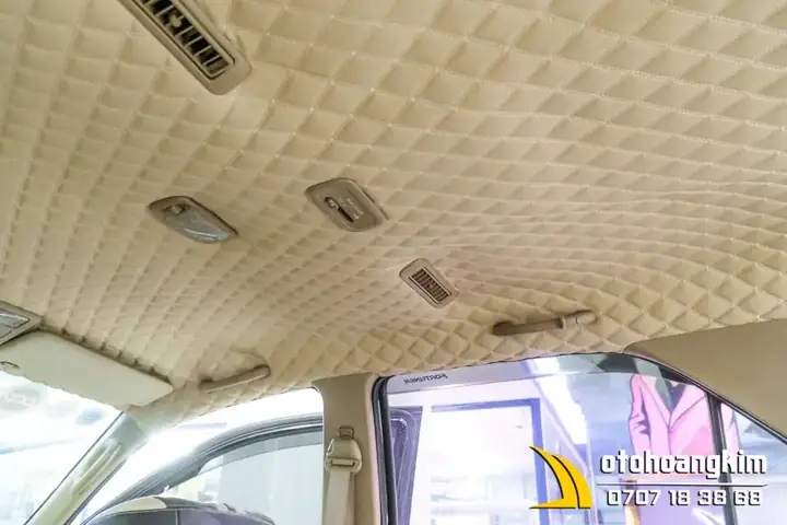 2. Một Số Hình Ảnh Thực Tế Bọc La Phông Trần 5d Xe 7 Chỗ Tại Ô Tô Hoàng Kim