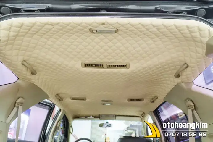 2. Một Số Hình Ảnh Thực Tế Bọc La Phông Trần 5d Xe 7 Chỗ Tại Ô Tô Hoàng Kim