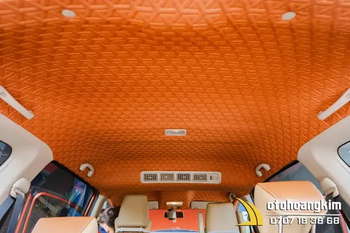 2. Một Số Hình Ảnh Thực Tế Bọc La Phông Trần 5d Xe 7 Chỗ Tại Ô Tô Hoàng Kim