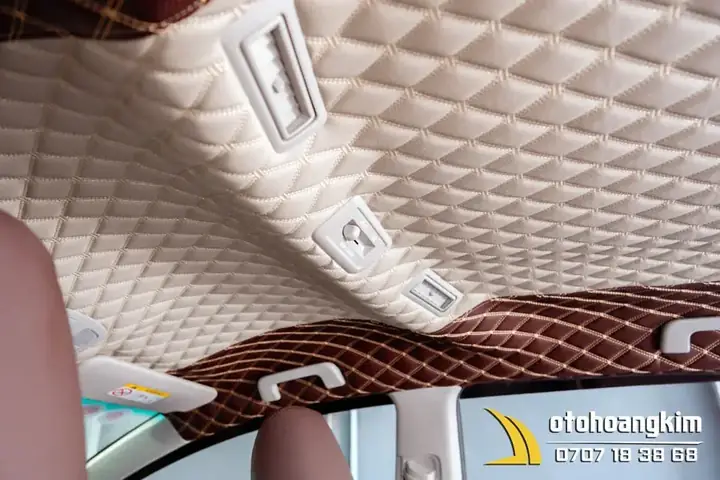 2. Một Số Hình Ảnh Thực Tế Bọc La Phông Trần 5d Xe 7 Chỗ Tại Ô Tô Hoàng Kim