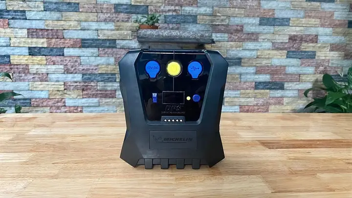 Hình Ảnh Thực Tế Sản Phẩm Máy Bơm Ô Tô Mini Giá Rẻ Michelin 12266