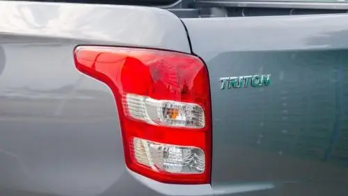 Công Dụng Của Đèn Hậu, Đèn Lái Sau Xe Mitsubishi Triton 2015-2018