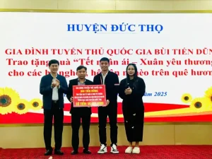 Duoc Tuyen Duong Tai Que Nha, Bui Tien Dung Co Hanh Dong Am Long Nguoi Ham Mo Hinh Anh 2