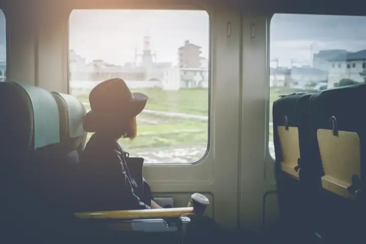 1. Cách Chống Say Xe – Nhìn Ra Ngoài Trời