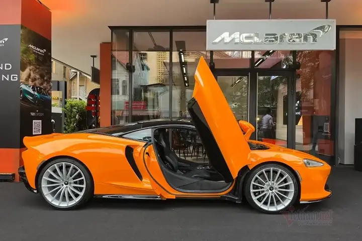 Siêu Xe Mclaren Gt Giá 16 Tỷ Có 2 Cốp Rộng Hiếm Thấy Ở Việt Nam