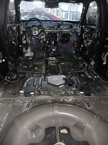 Choáng Với Hóa Đơn 9 Chữ Số Sửa Chữa Ô Tô Ngập Nước, Bằng 90% Giá Xe Mới: Bảo Hiểm Có Bồi Thường?- Ảnh 1.