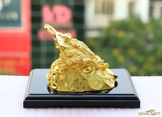 Đặt Cóc Ngậm Tiền Trên Bàn Làm Việc