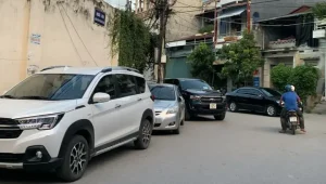 Tình Trạng Ô Tô Đỗ Ngổn Ngang