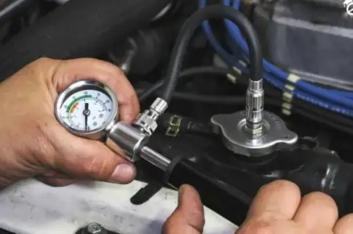Cách Kiểm Tra Két Nước Ô Tô