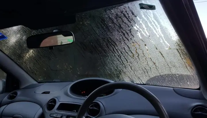 1. Nguyên Nhân Gây Ra Tình Trạng Hơi Nước Bám Trong Xe Ô Tô