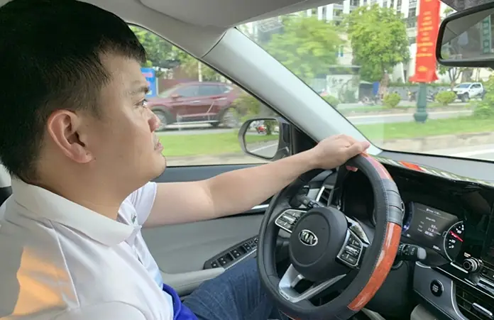 1.3. Đánh Lái Bằng Một Tay