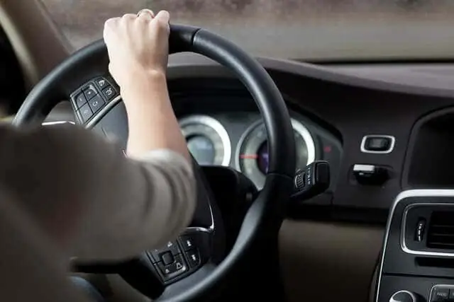 1.2. Kỹ Năng Đánh Lái Xe Ô Tô Bằng Một Tay