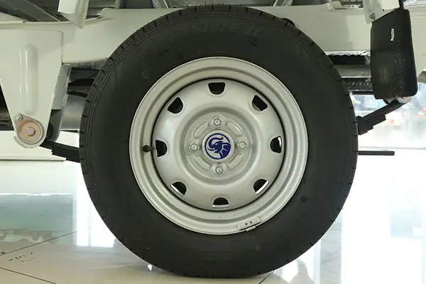 Bã¡c Tã I Nã O Cå©ng Nãªn Náº¯m Rãµ Cã¡ch Thay Lá»p Xe Ã´ Tã´ Dá»± Phã²ng Äá» Nhá»¡ May Báº¥t Ngá» Bá» Bæ¡ Væ¡ Bãªn Äæ°á»ng Vá»i Má»t Chiáº¿c Lá»p Xáº¹p Lã©p Cå©ng Khã´ng Pháº£i Khã³c Rã²ng.