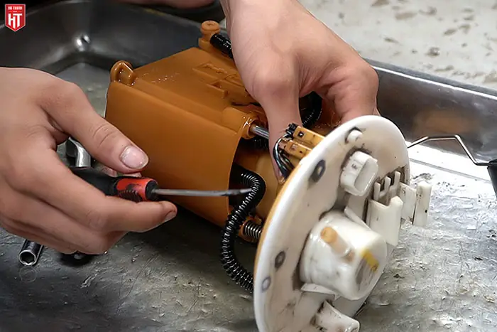 3. Cách Vệ Sinh Lọc Xăng Ô Tô