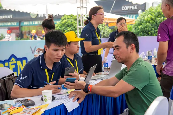 Rộn Ràng Đổi Xe Xăng Lấy Xe Máy Điện Ở Hà Nội