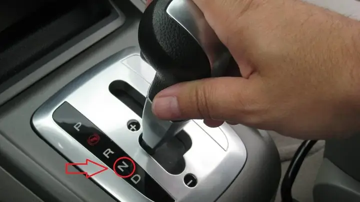 1. Dừng Đèn Đỏ Về Số N Khi Nào?